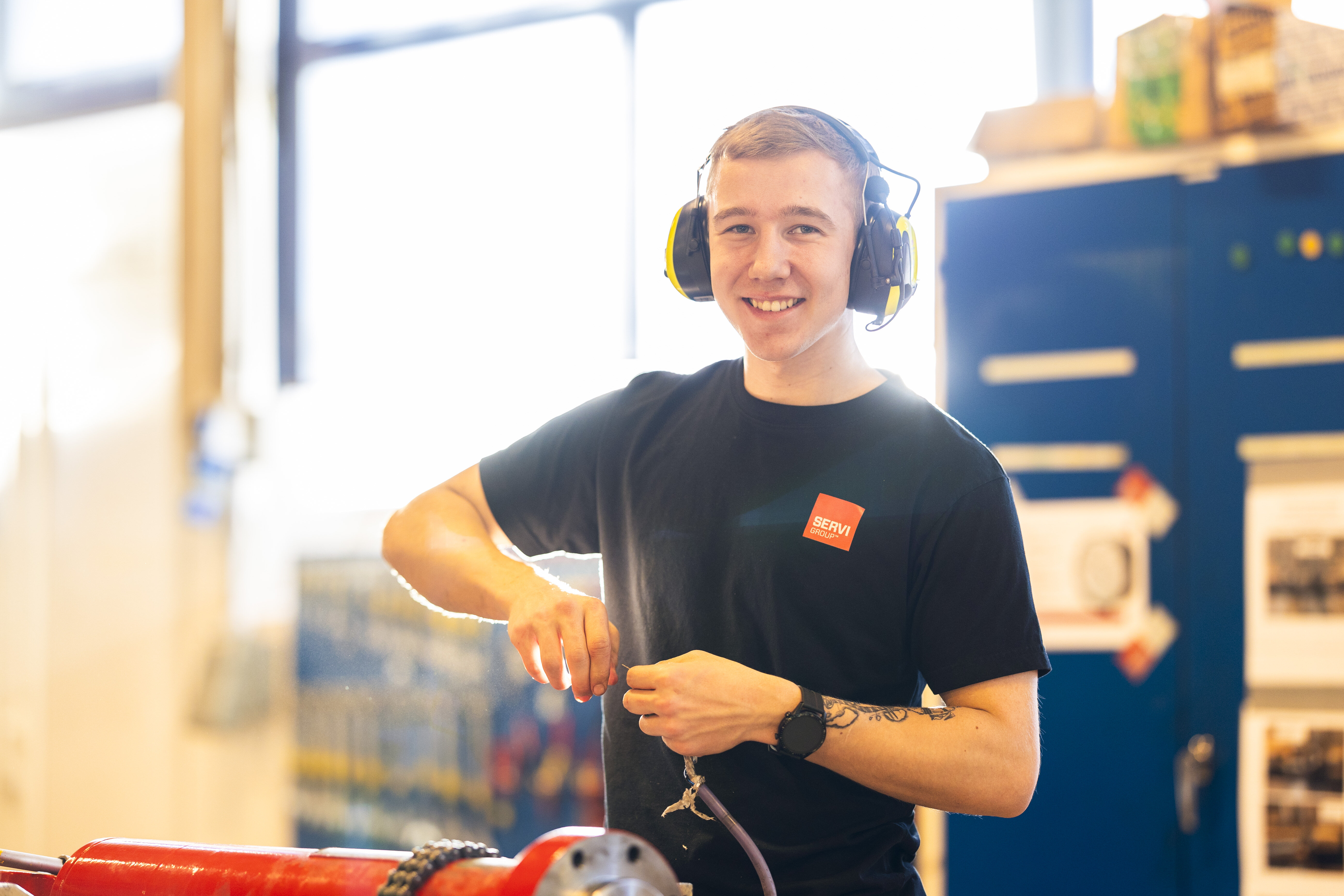 Bilde av ansatt i abridssituasjon 