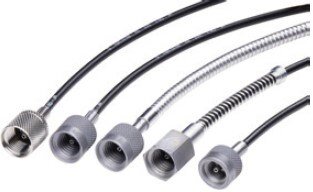Et bilde av fem ulike testslanger til hydraulikk som viser variasjoner i design og funksjoner.