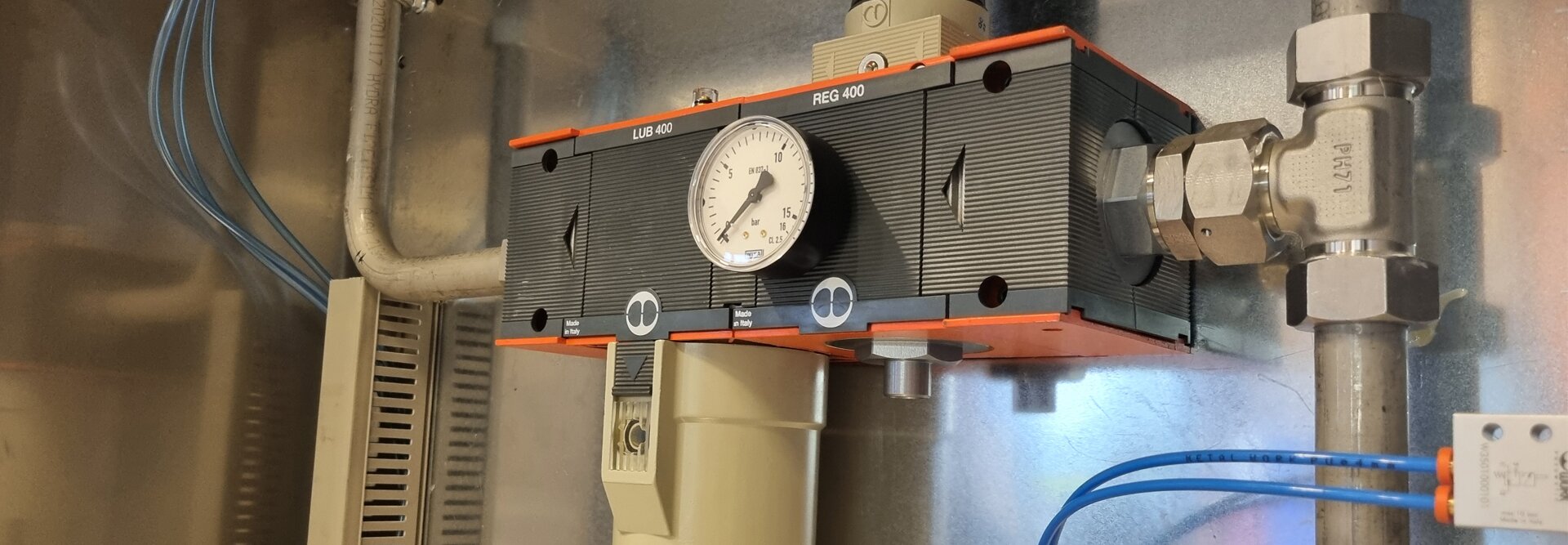 Et bilde av en detalj av et pneumatisk system.