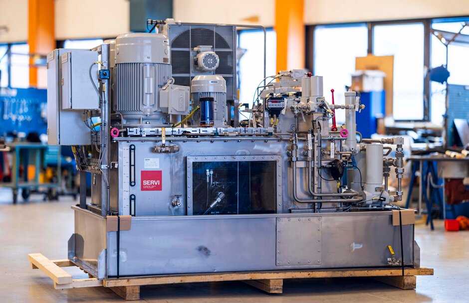 Image of hydraulic power unit ready to be shiped to a hydro power in Norway