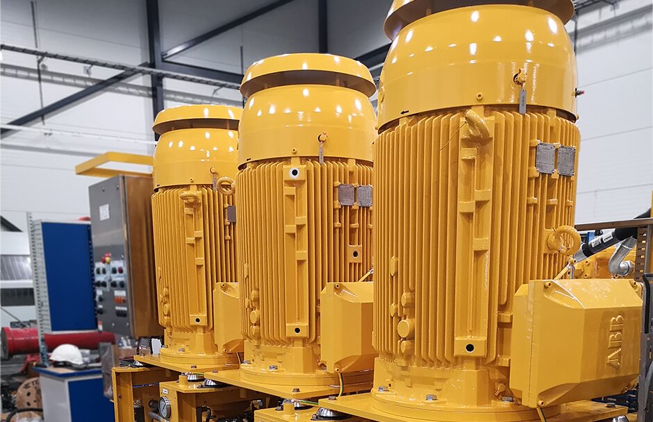 Nærbilde av hydraulikkaggregat gult